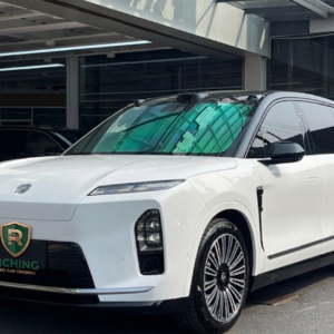 2025-NIO-ET5T-Touring-75kWh-Electric-Estate-Air-Silver-Front-View