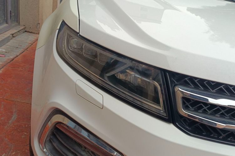 White 2016 Zotye T600 Sport Edition 1.5T Manual SUV - Riching Used Car Trading