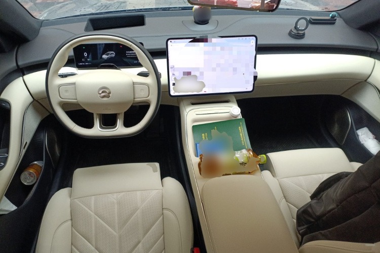 2025 NIO ET5T Touring 75kWh Electric Estate Silver Front View