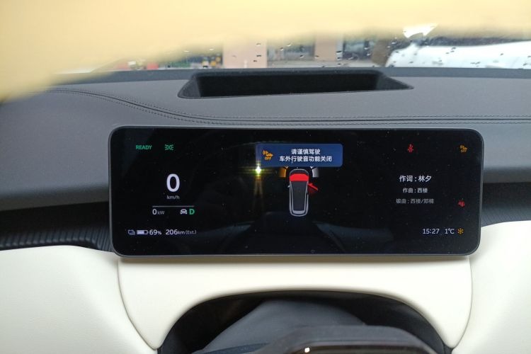 2025 NIO ET5T Touring 75kWh Electric Estate Silver Front View