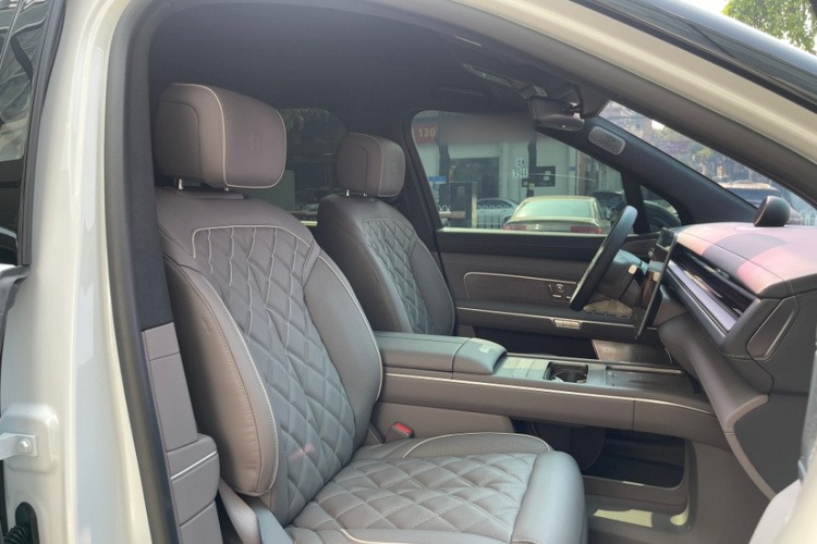 2025-NIO-ET5T-Touring-75kWh-Electric-Estate-Air-Silver-Front-View