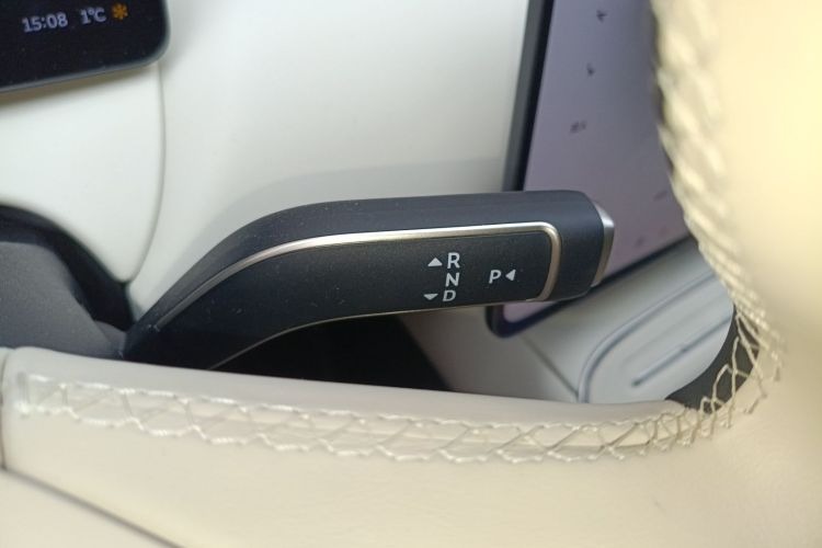 2025 NIO ET5T Touring 75kWh Electric Estate Silver Front View