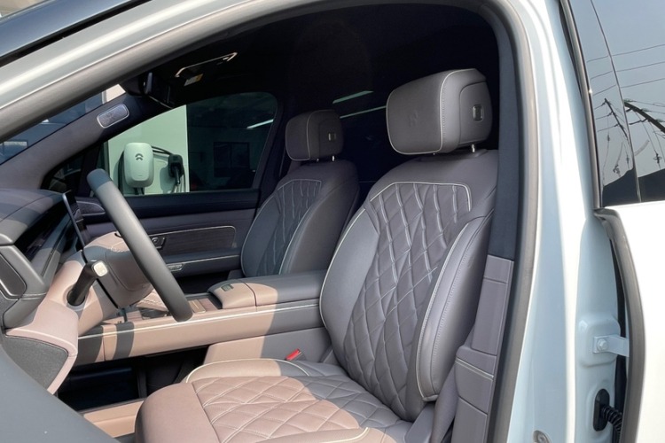 2025-NIO-ET5T-Touring-75kWh-Electric-Estate-Air-Silver-Front-View