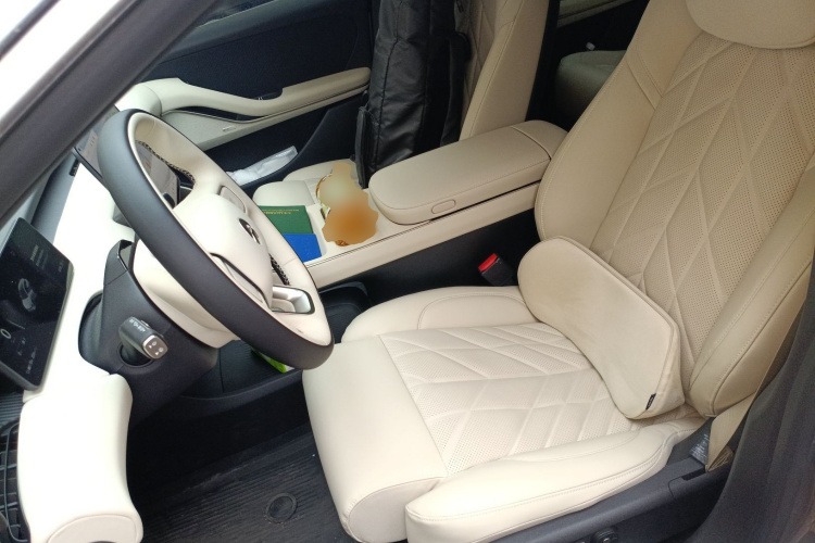 2025 NIO ET5T Touring 75kWh Electric Estate Silver Front View