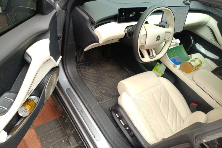 2025 NIO ET5T Touring 75kWh Electric Estate Silver Front View