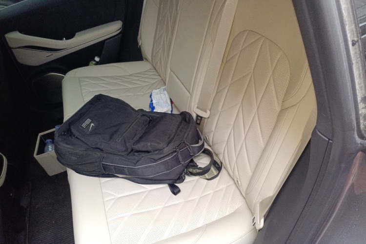 2025 NIO ET5T Touring 75kWh Electric Estate Silver Front View