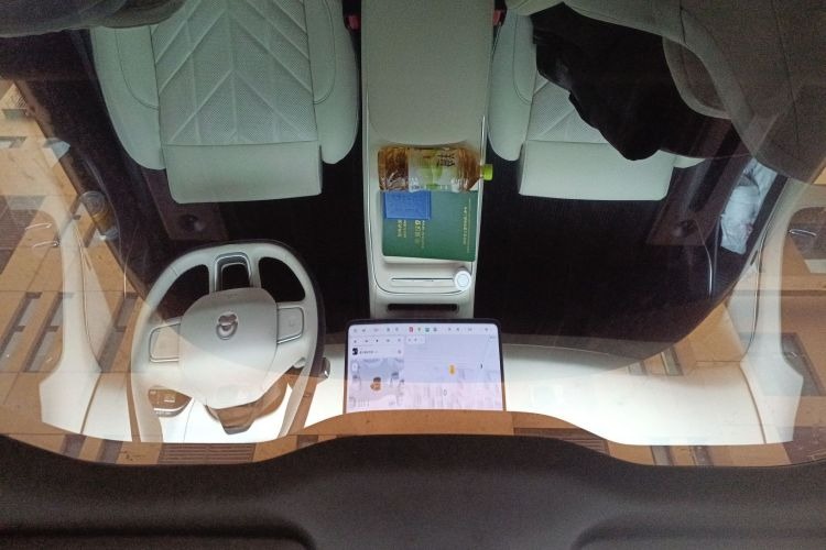 2025 NIO ET5T Touring 75kWh Electric Estate Silver Front View