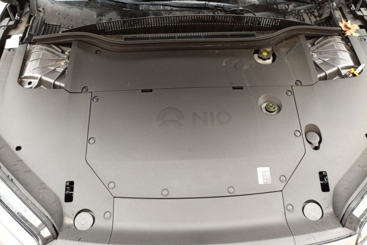 2025 NIO ET5T Touring 75kWh Electric Estate Silver Front View