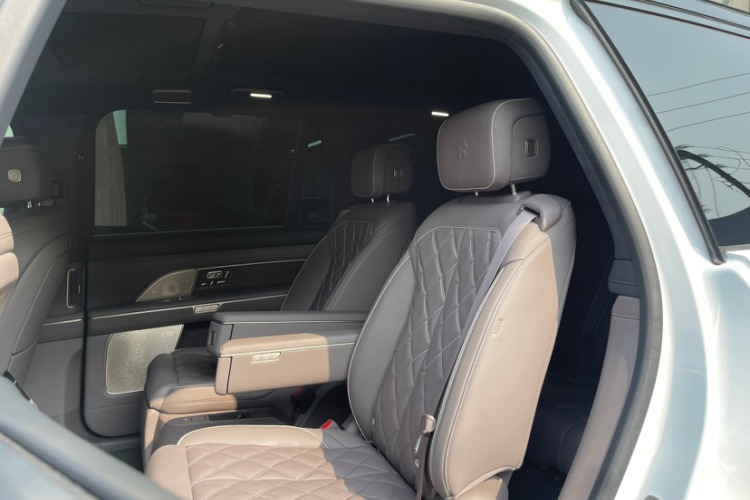 2025-NIO-ET5T-Touring-75kWh-Electric-Estate-Air-Silver-Front-View