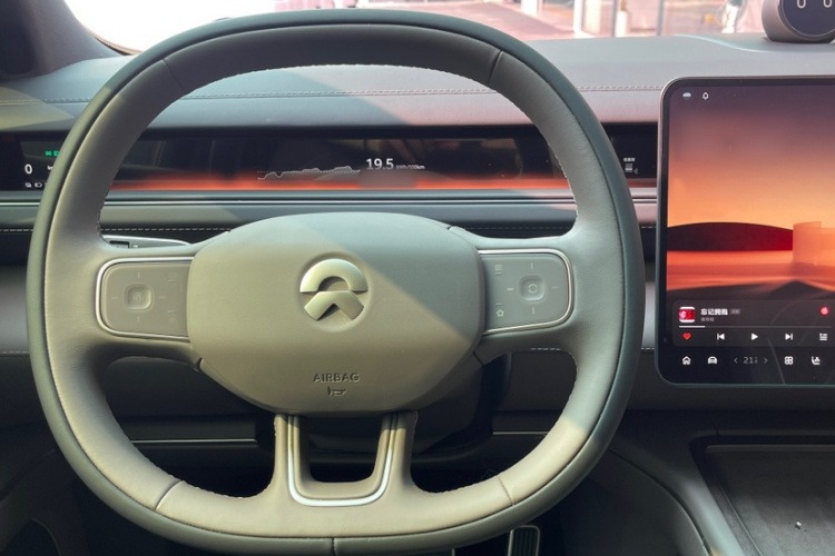 2025-NIO-ET5T-Touring-75kWh-Electric-Estate-Air-Silver-Front-View